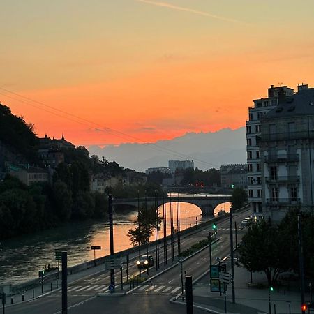 Le Téléphérique, vue Bastille, 6 pers, 300 m Gare Grenoble Esterno foto