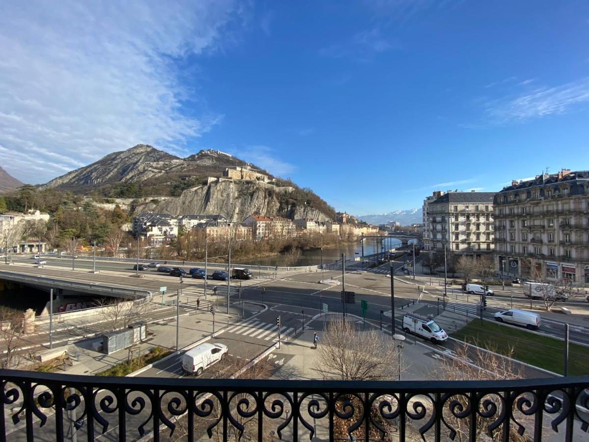 Le Téléphérique, vue Bastille, 6 pers, 300 m Gare Grenoble Esterno foto